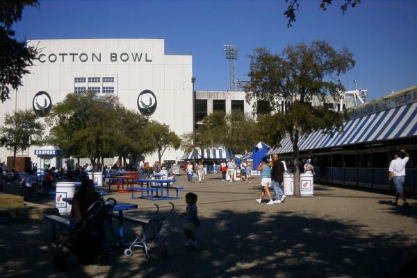 Food court in front of the Cotton Bowl