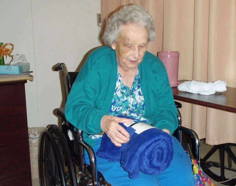 Mother opens a blanket given to her by Natalee for her birthday