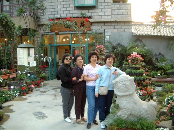 Fabian, Li shun, Mother, Ai Yueh, In Kai, and May Ling holding Hong Shin