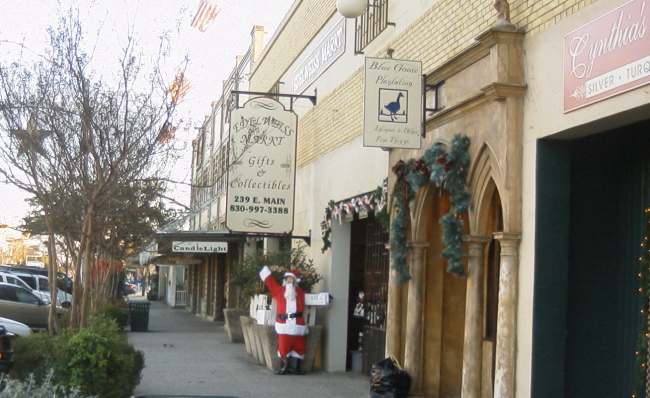 Fredericksburg stores decorated for Christmas