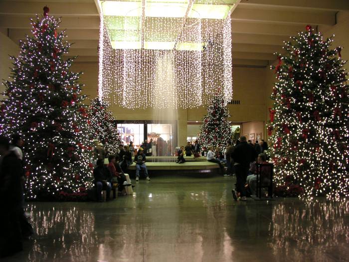 The fountain and lights