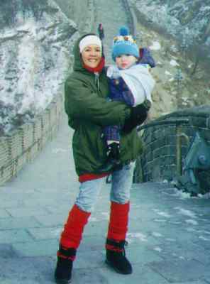 Nenette and Eddie at the Great Wall